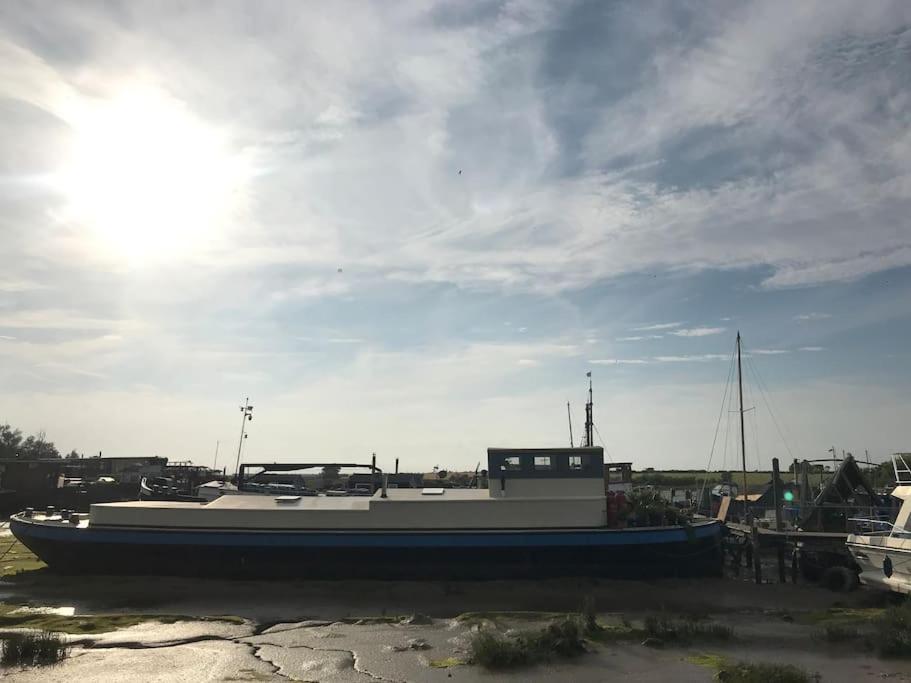 Toosey Lass - St Osyth Creek Saint Osyth Exterior foto